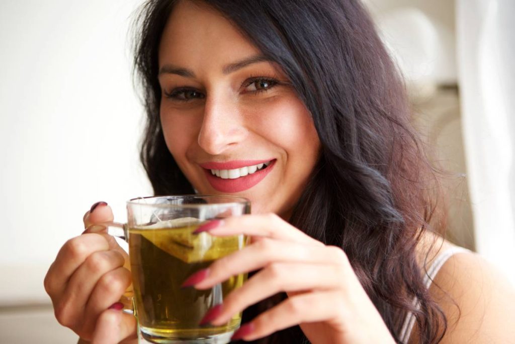 Is it OK to drink green tea in night?